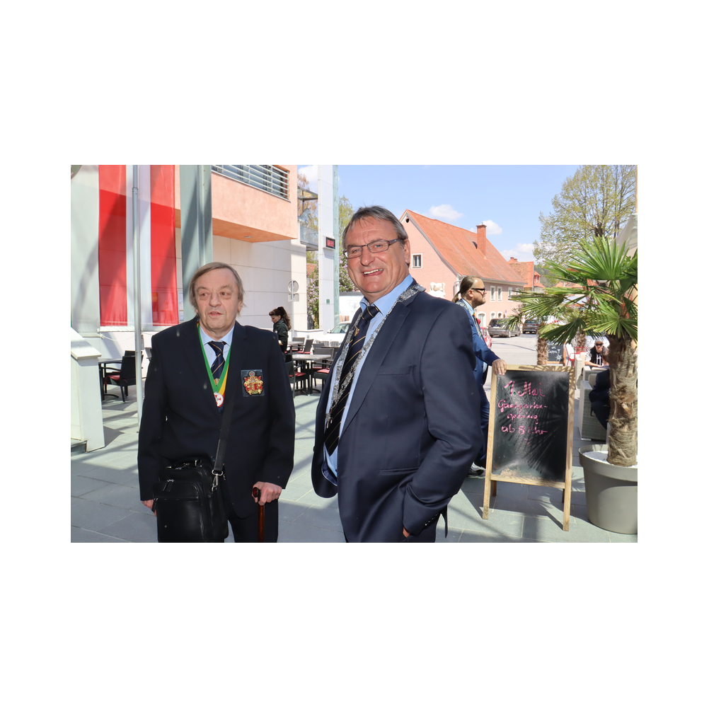 Legastsfest 10 Jahre Legat Patria Lipizzanae Styriae, Vorprogramm in Piber, Agappe in Köflach, Festzug zur Kirche, Fest in der Kirche, Essen beim Windl, Überreichung der Skulptur von Elisabeth Raunig an Karl von Hanbsburg, Ausklang