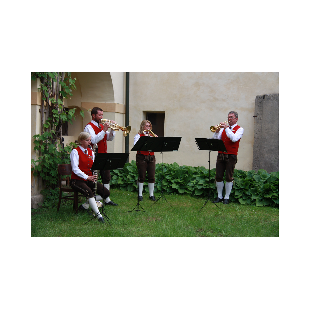 Legatsfest Volcano, Agappe, Vorprogramm, Festzug und Kirche, Ausklang