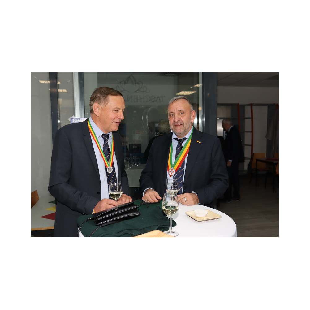 Legastsfest 10 Jahre Legat Patria Lipizzanae Styriae, Vorprogramm in Piber, Agappe in Köflach, Festzug zur Kirche, Fest in der Kirche, Essen beim Windl, Überreichung der Skulptur von Elisabeth Raunig an Karl von Hanbsburg, Ausklang