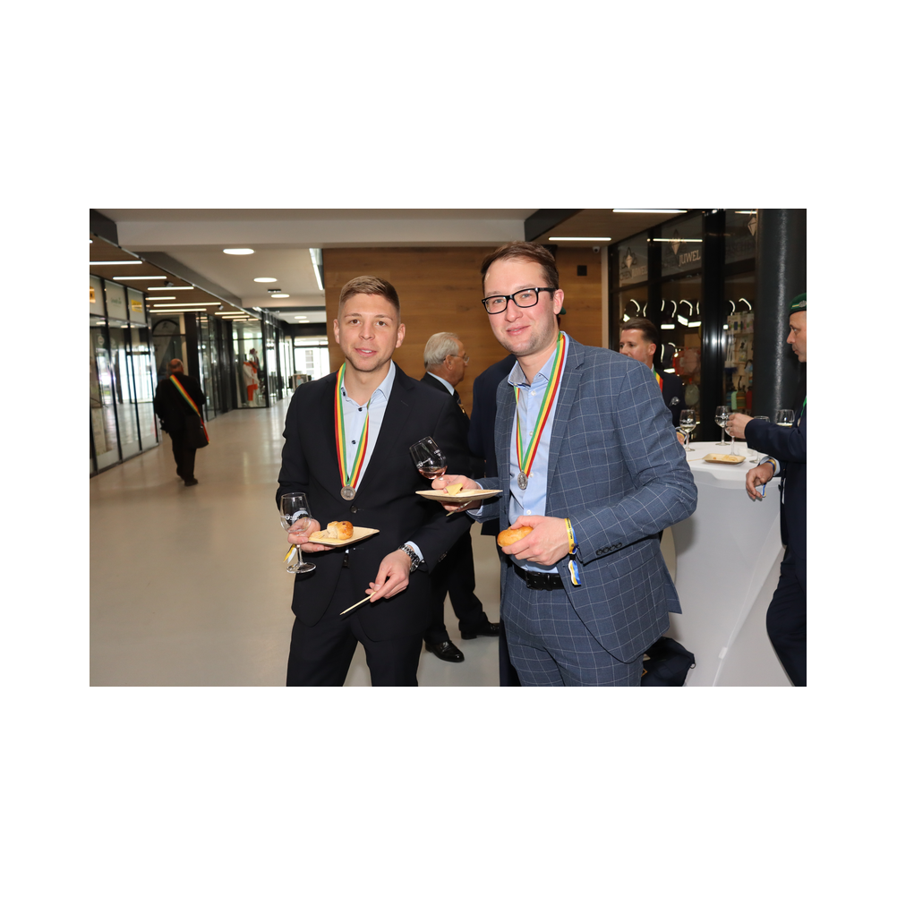 Legastsfest 10 Jahre Legat Patria Lipizzanae Styriae, Vorprogramm in Piber, Agappe in Köflach, Festzug zur Kirche, Fest in der Kirche, Essen beim Windl, Überreichung der Skulptur von Elisabeth Raunig an Karl von Hanbsburg, Ausklang