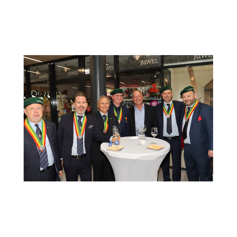 Legastsfest 10 Jahre Legat Patria Lipizzanae Styriae, Vorprogramm in Piber, Agappe in Köflach, Festzug zur Kirche, Fest in der Kirche, Essen beim Windl, Überreichung der Skulptur von Elisabeth Raunig an Karl von Hanbsburg, Ausklang