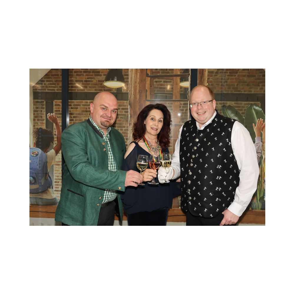 Legastsfest 10 Jahre Legat Patria Lipizzanae Styriae, Vorprogramm in Piber, Agappe in Köflach, Festzug zur Kirche, Fest in der Kirche, Essen beim Windl, Überreichung der Skulptur von Elisabeth Raunig an Karl von Hanbsburg, Ausklang