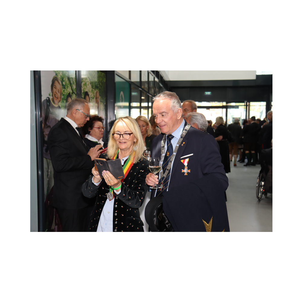 Legastsfest 10 Jahre Legat Patria Lipizzanae Styriae, Vorprogramm in Piber, Agappe in Köflach, Festzug zur Kirche, Fest in der Kirche, Essen beim Windl, Überreichung der Skulptur von Elisabeth Raunig an Karl von Hanbsburg, Ausklang