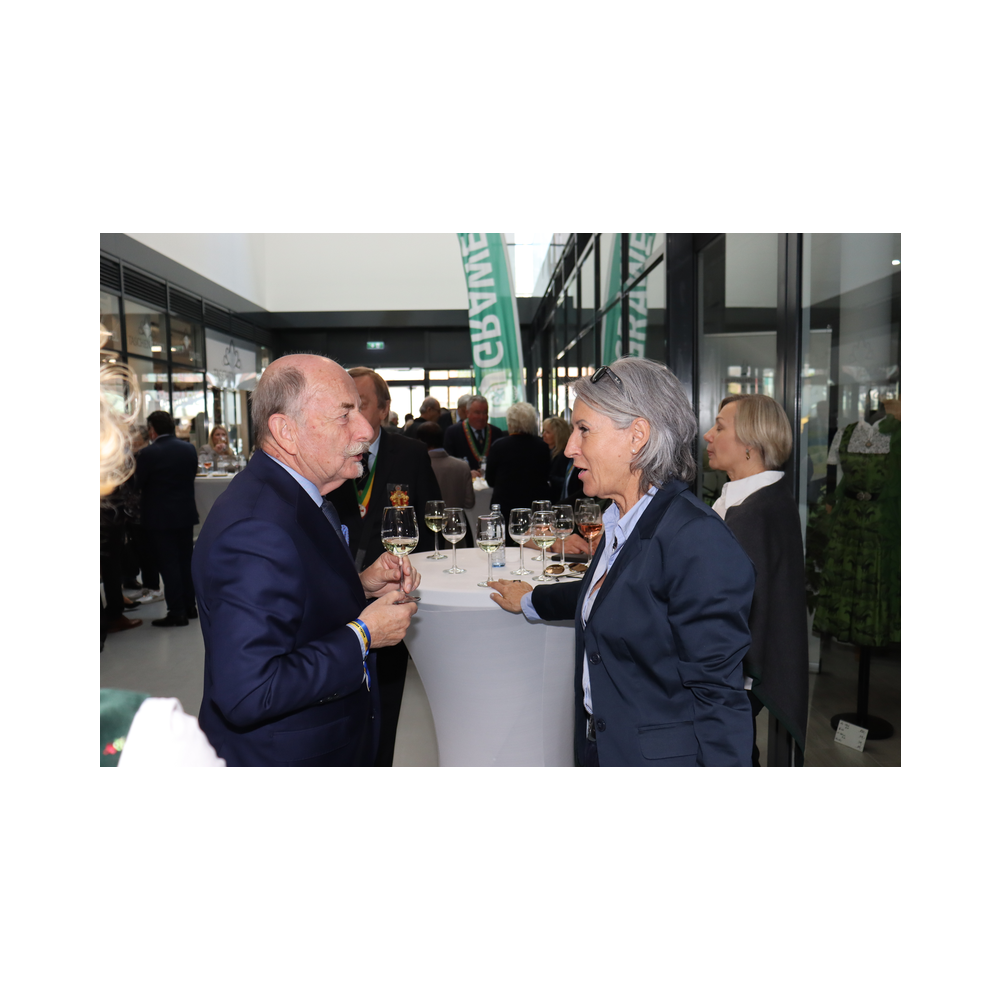 Legastsfest 10 Jahre Legat Patria Lipizzanae Styriae, Vorprogramm in Piber, Agappe in Köflach, Festzug zur Kirche, Fest in der Kirche, Essen beim Windl, Überreichung der Skulptur von Elisabeth Raunig an Karl von Hanbsburg, Ausklang