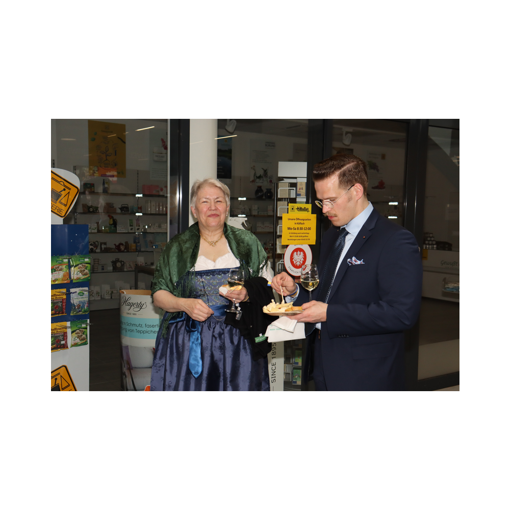 Legastsfest 10 Jahre Legat Patria Lipizzanae Styriae, Vorprogramm in Piber, Agappe in Köflach, Festzug zur Kirche, Fest in der Kirche, Essen beim Windl, Überreichung der Skulptur von Elisabeth Raunig an Karl von Hanbsburg, Ausklang