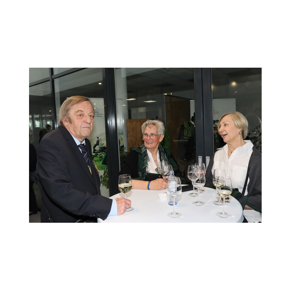 Legastsfest 10 Jahre Legat Patria Lipizzanae Styriae, Vorprogramm in Piber, Agappe in Köflach, Festzug zur Kirche, Fest in der Kirche, Essen beim Windl, Überreichung der Skulptur von Elisabeth Raunig an Karl von Hanbsburg, Ausklang