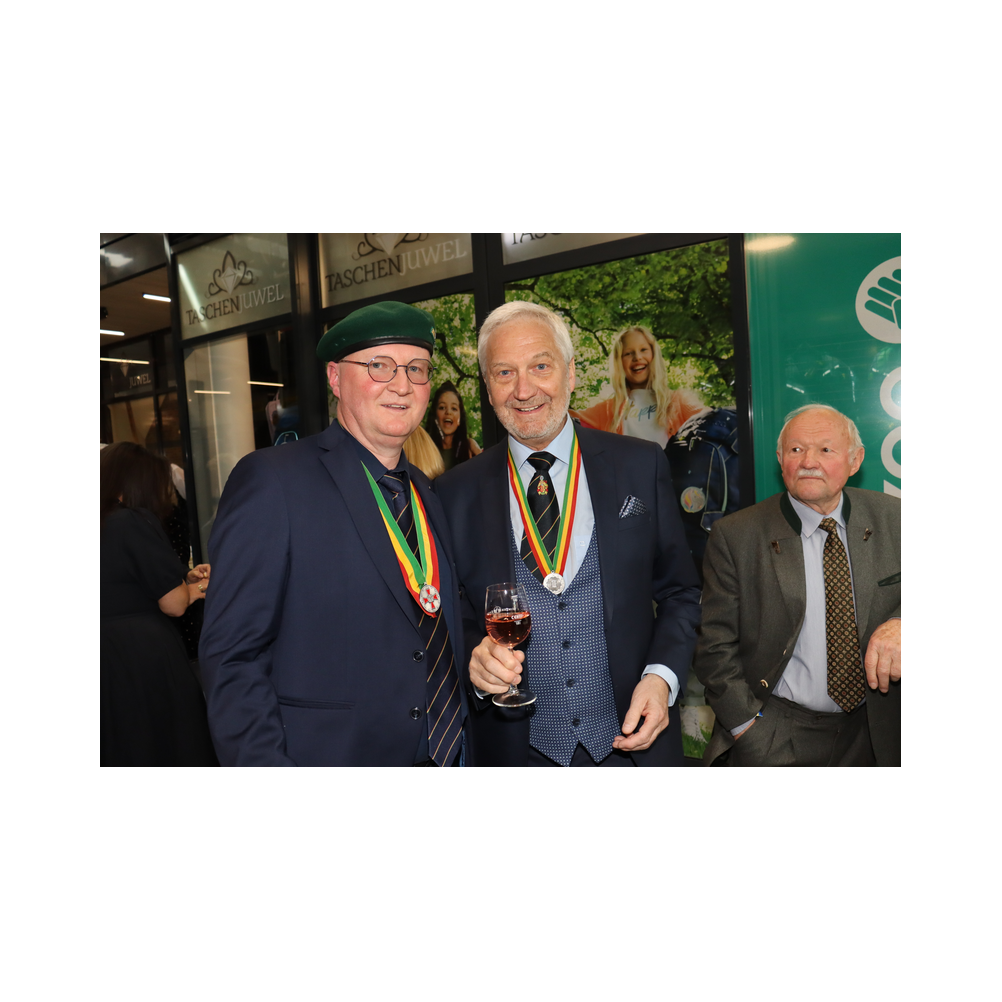 Legastsfest 10 Jahre Legat Patria Lipizzanae Styriae, Vorprogramm in Piber, Agappe in Köflach, Festzug zur Kirche, Fest in der Kirche, Essen beim Windl, Überreichung der Skulptur von Elisabeth Raunig an Karl von Hanbsburg, Ausklang