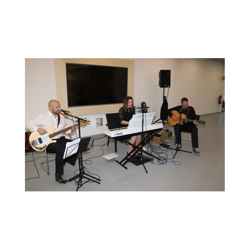 Legastsfest 10 Jahre Legat Patria Lipizzanae Styriae, Vorprogramm in Piber, Agappe in Köflach, Festzug zur Kirche, Fest in der Kirche, Essen beim Windl, Überreichung der Skulptur von Elisabeth Raunig an Karl von Hanbsburg, Ausklang