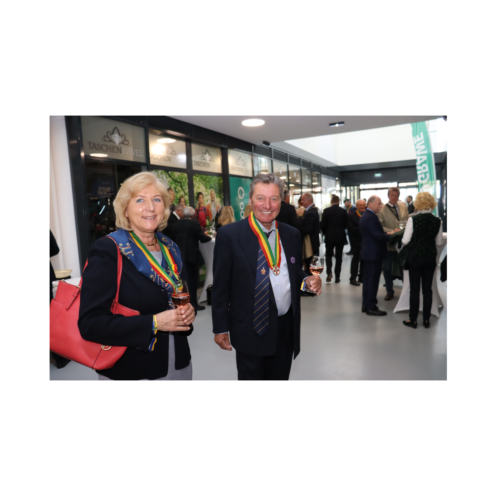 Legastsfest 10 Jahre Legat Patria Lipizzanae Styriae, Vorprogramm in Piber, Agappe in Köflach, Festzug zur Kirche, Fest in der Kirche, Essen beim Windl, Überreichung der Skulptur von Elisabeth Raunig an Karl von Hanbsburg, Ausklang