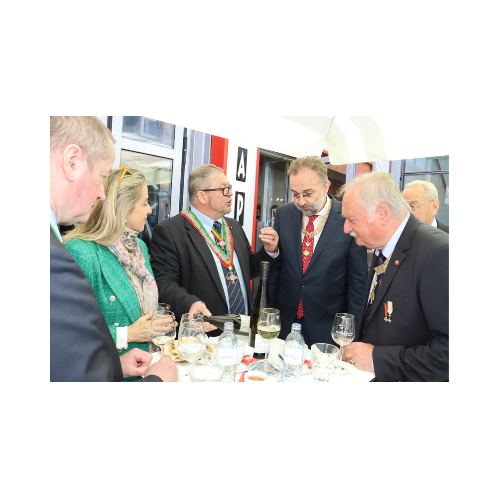 Legastsfest 10 Jahre Legat Patria Lipizzanae Styriae, Vorprogramm in Piber, Agappe in Köflach, Festzug zur Kirche, Fest in der Kirche, Essen beim Windl, Überreichung der Skulptur von Elisabeth Raunig an Karl von Hanbsburg, Ausklang