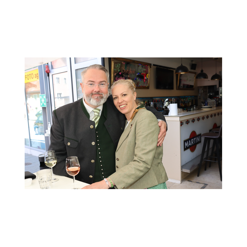 Legastsfest 10 Jahre Legat Patria Lipizzanae Styriae, Vorprogramm in Piber, Agappe in Köflach, Festzug zur Kirche, Fest in der Kirche, Essen beim Windl, Überreichung der Skulptur von Elisabeth Raunig an Karl von Hanbsburg, Ausklang