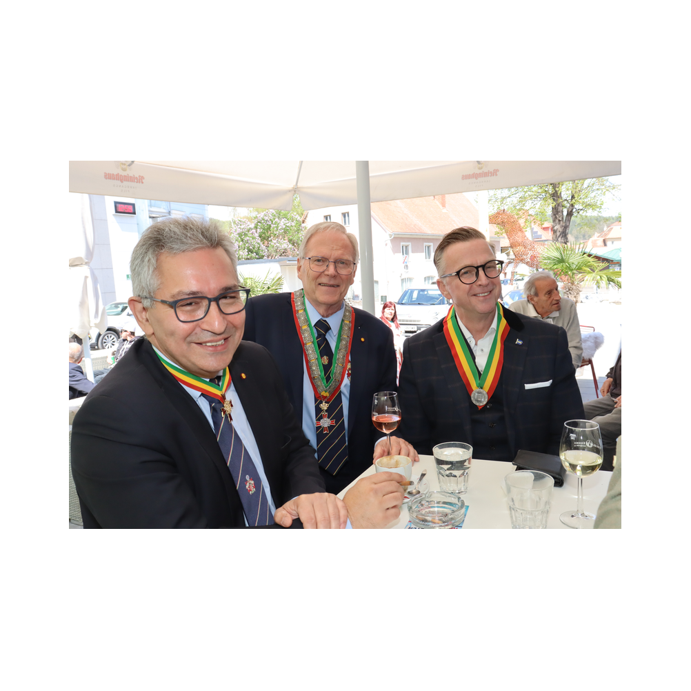 Legastsfest 10 Jahre Legat Patria Lipizzanae Styriae, Vorprogramm in Piber, Agappe in Köflach, Festzug zur Kirche, Fest in der Kirche, Essen beim Windl, Überreichung der Skulptur von Elisabeth Raunig an Karl von Hanbsburg, Ausklang