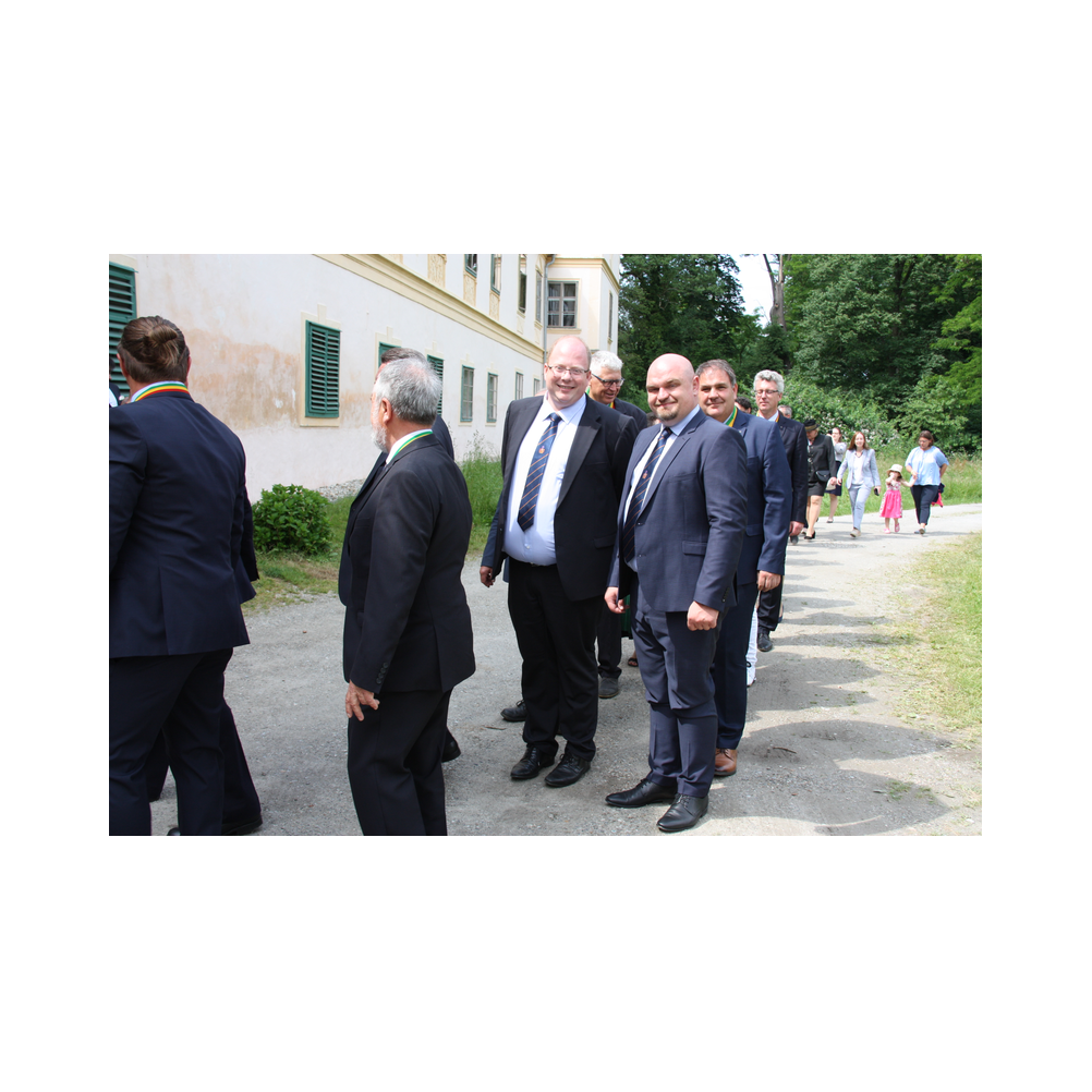 Legatsfest Volcano, Agappe, Vorprogramm, Festzug und Kirche, Ausklang