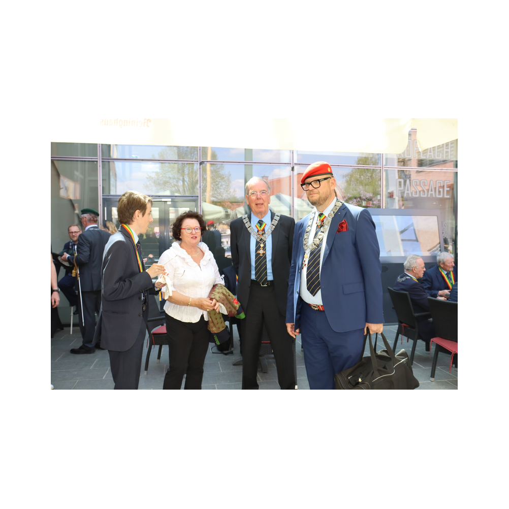 Legastsfest 10 Jahre Legat Patria Lipizzanae Styriae, Vorprogramm in Piber, Agappe in Köflach, Festzug zur Kirche, Fest in der Kirche, Essen beim Windl, Überreichung der Skulptur von Elisabeth Raunig an Karl von Hanbsburg, Ausklang