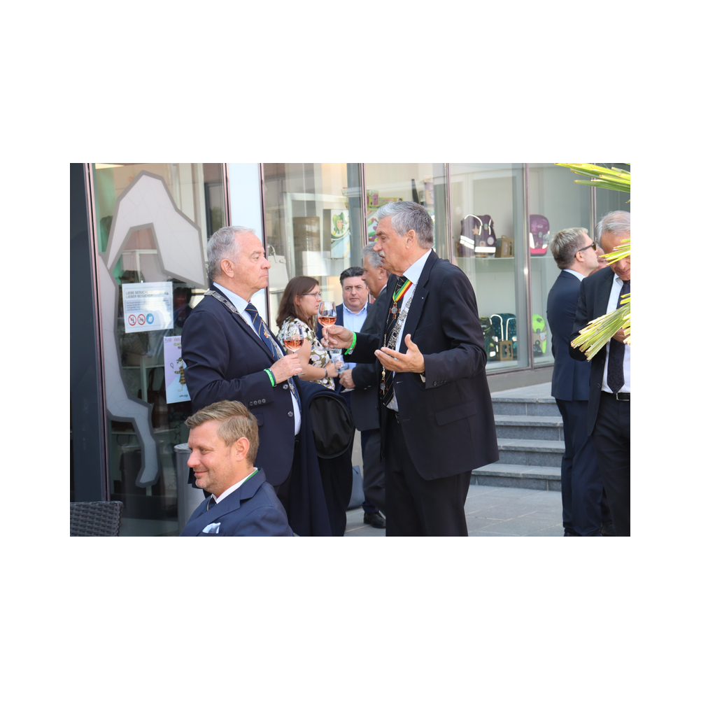 Legastsfest 10 Jahre Legat Patria Lipizzanae Styriae, Vorprogramm in Piber, Agappe in Köflach, Festzug zur Kirche, Fest in der Kirche, Essen beim Windl, Überreichung der Skulptur von Elisabeth Raunig an Karl von Hanbsburg, Ausklang