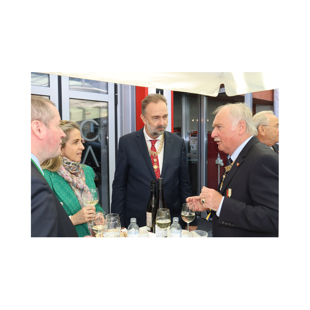 Legastsfest 10 Jahre Legat Patria Lipizzanae Styriae, Vorprogramm in Piber, Agappe in Köflach, Festzug zur Kirche, Fest in der Kirche, Essen beim Windl, Überreichung der Skulptur von Elisabeth Raunig an Karl von Hanbsburg, Ausklang