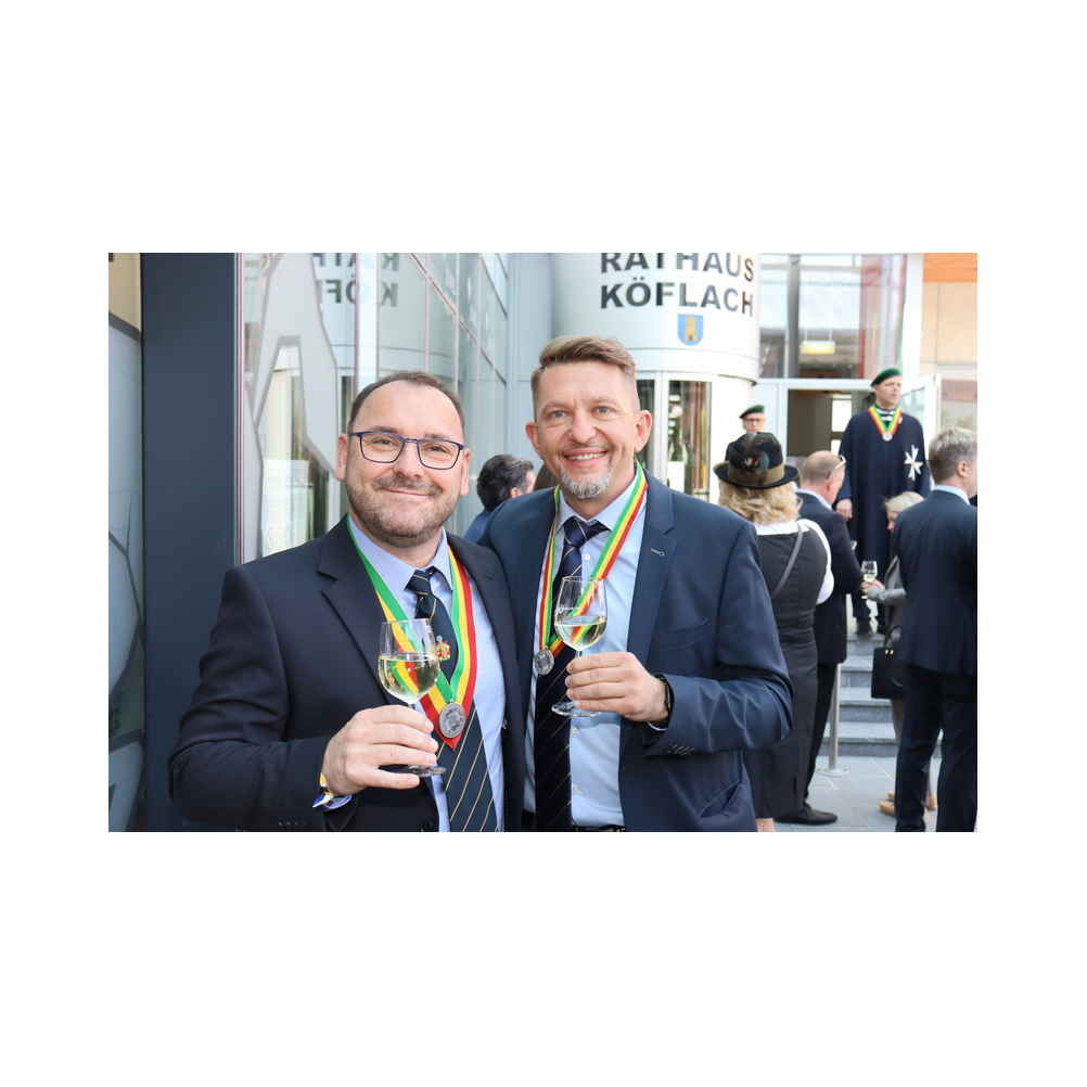 Legastsfest 10 Jahre Legat Patria Lipizzanae Styriae, Vorprogramm in Piber, Agappe in Köflach, Festzug zur Kirche, Fest in der Kirche, Essen beim Windl, Überreichung der Skulptur von Elisabeth Raunig an Karl von Hanbsburg, Ausklang