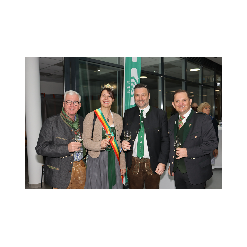 Legastsfest 10 Jahre Legat Patria Lipizzanae Styriae, Vorprogramm in Piber, Agappe in Köflach, Festzug zur Kirche, Fest in der Kirche, Essen beim Windl, Überreichung der Skulptur von Elisabeth Raunig an Karl von Hanbsburg, Ausklang