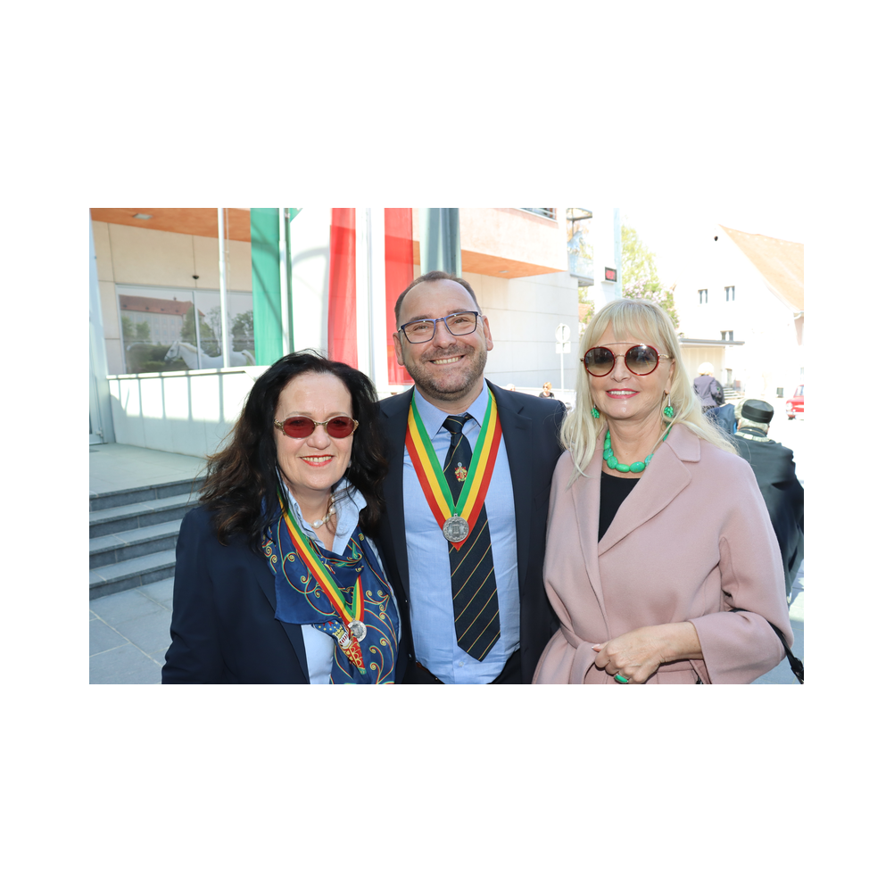 Legastsfest 10 Jahre Legat Patria Lipizzanae Styriae, Vorprogramm in Piber, Agappe in Köflach, Festzug zur Kirche, Fest in der Kirche, Essen beim Windl, Überreichung der Skulptur von Elisabeth Raunig an Karl von Hanbsburg, Ausklang