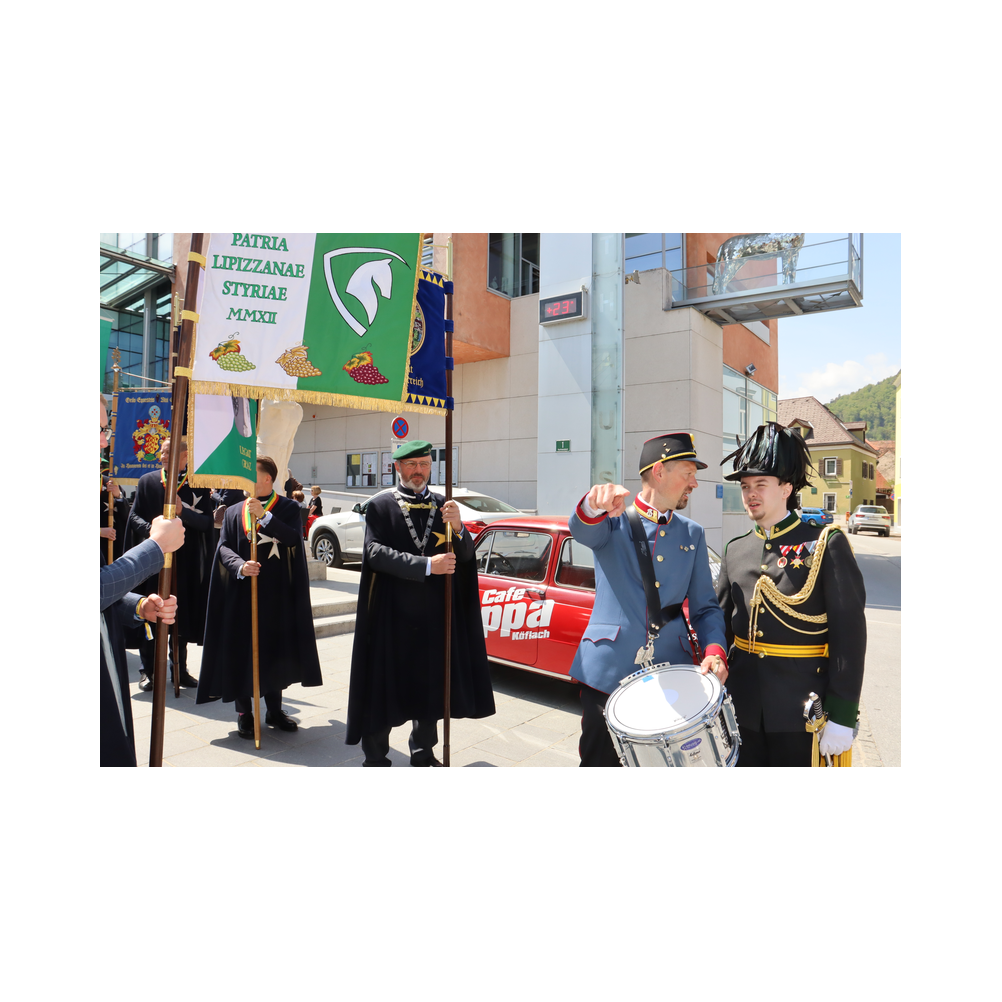 Legastsfest 10 Jahre Legat Patria Lipizzanae Styriae, Vorprogramm in Piber, Agappe in Köflach, Festzug zur Kirche, Fest in der Kirche, Essen beim Windl, Überreichung der Skulptur von Elisabeth Raunig an Karl von Hanbsburg, Ausklang
