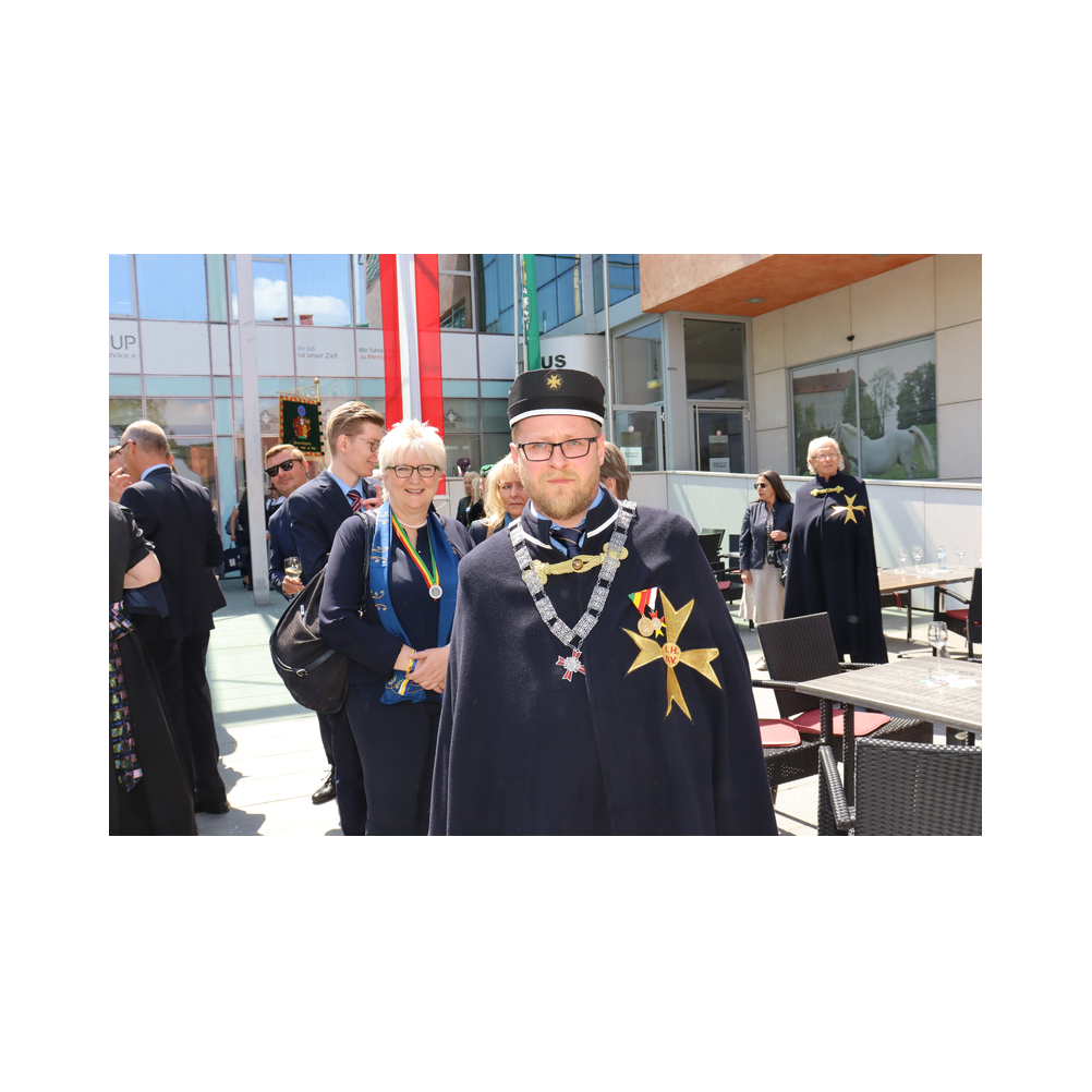 Legastsfest 10 Jahre Legat Patria Lipizzanae Styriae, Vorprogramm in Piber, Agappe in Köflach, Festzug zur Kirche, Fest in der Kirche, Essen beim Windl, Überreichung der Skulptur von Elisabeth Raunig an Karl von Hanbsburg, Ausklang