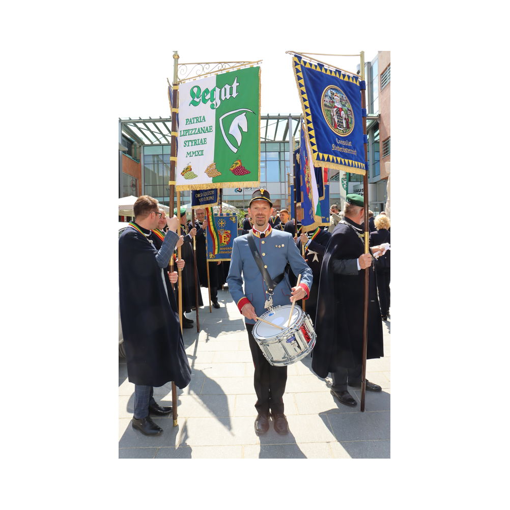 Legastsfest 10 Jahre Legat Patria Lipizzanae Styriae, Vorprogramm in Piber, Agappe in Köflach, Festzug zur Kirche, Fest in der Kirche, Essen beim Windl, Überreichung der Skulptur von Elisabeth Raunig an Karl von Hanbsburg, Ausklang