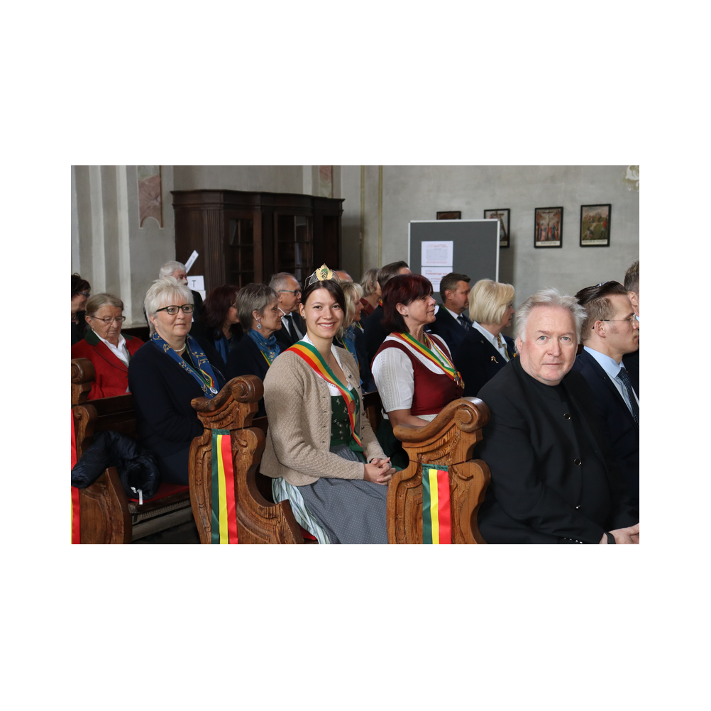 Legastsfest 10 Jahre Legat Patria Lipizzanae Styriae, Vorprogramm in Piber, Agappe in Köflach, Festzug zur Kirche, Fest in der Kirche, Essen beim Windl, Überreichung der Skulptur von Elisabeth Raunig an Karl von Hanbsburg, Ausklang