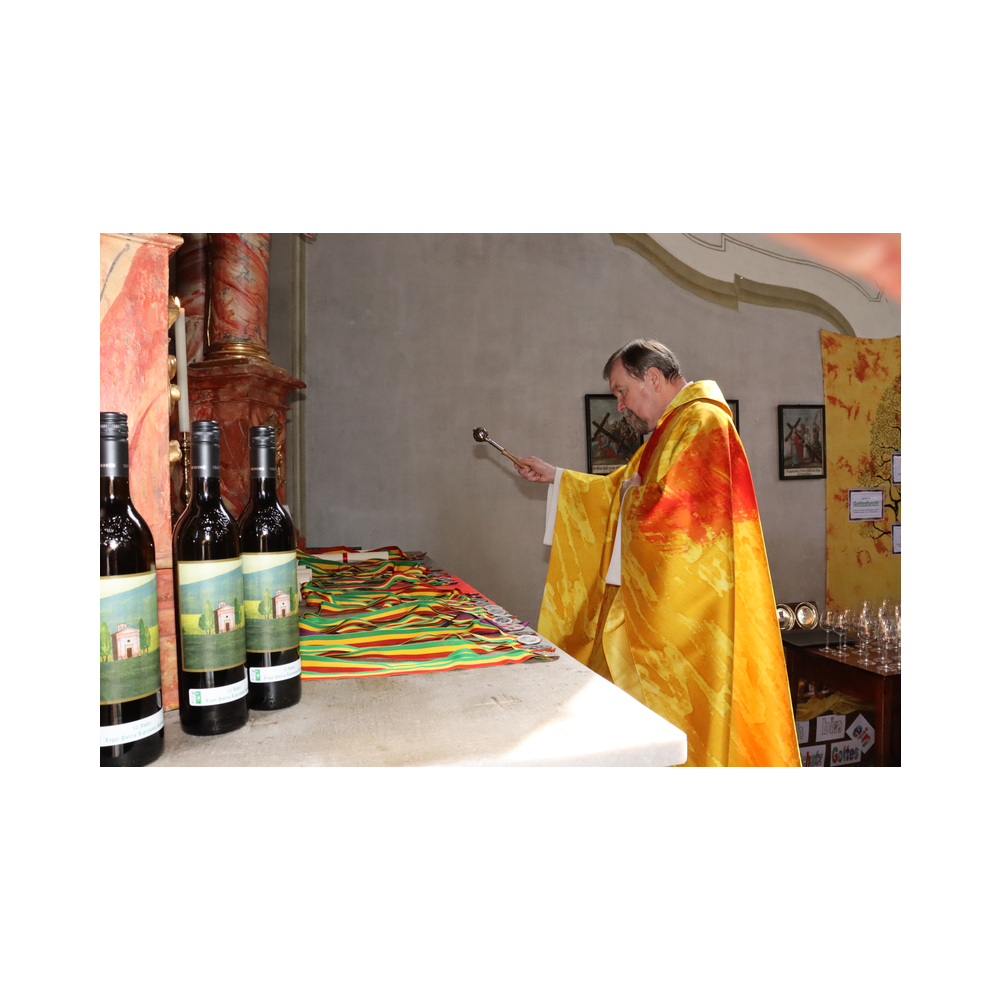 Legastsfest 10 Jahre Legat Patria Lipizzanae Styriae, Vorprogramm in Piber, Agappe in Köflach, Festzug zur Kirche, Fest in der Kirche, Essen beim Windl, Überreichung der Skulptur von Elisabeth Raunig an Karl von Hanbsburg, Ausklang