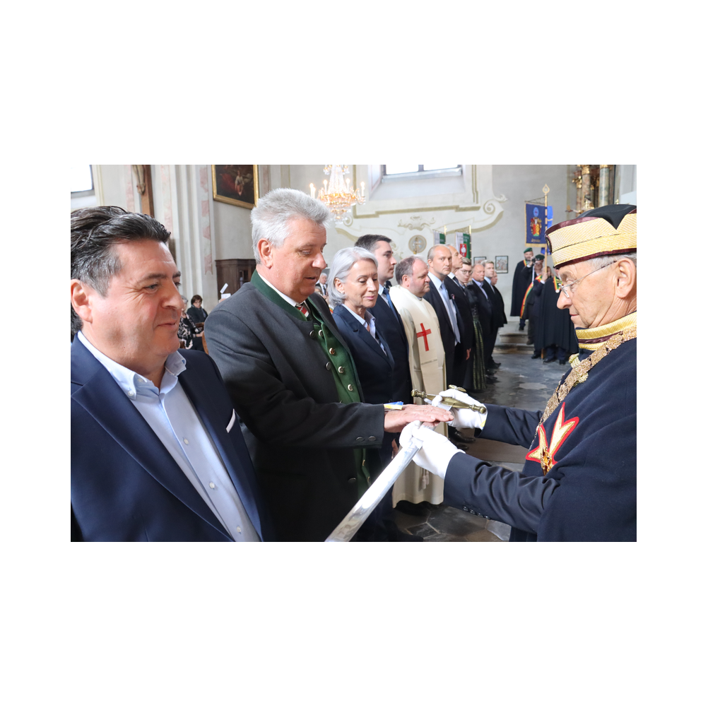 Legastsfest 10 Jahre Legat Patria Lipizzanae Styriae, Vorprogramm in Piber, Agappe in Köflach, Festzug zur Kirche, Fest in der Kirche, Essen beim Windl, Überreichung der Skulptur von Elisabeth Raunig an Karl von Hanbsburg, Ausklang