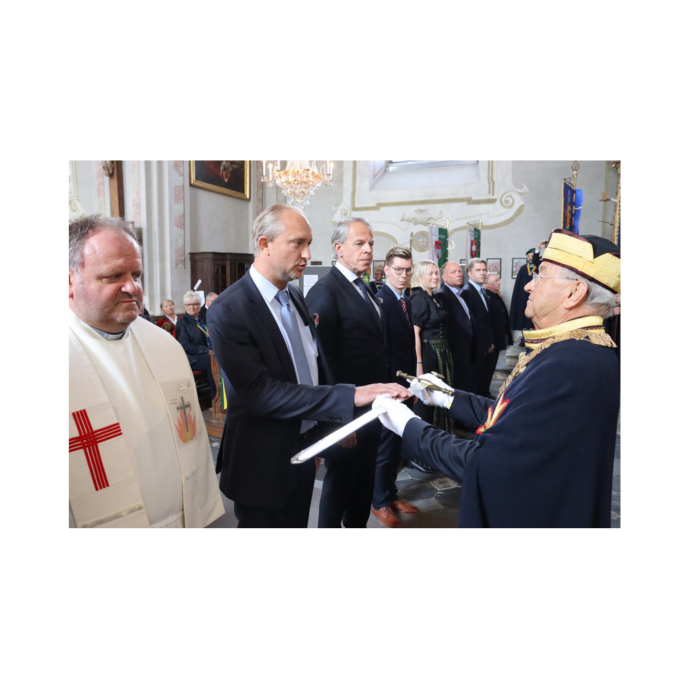 Legastsfest 10 Jahre Legat Patria Lipizzanae Styriae, Vorprogramm in Piber, Agappe in Köflach, Festzug zur Kirche, Fest in der Kirche, Essen beim Windl, Überreichung der Skulptur von Elisabeth Raunig an Karl von Hanbsburg, Ausklang