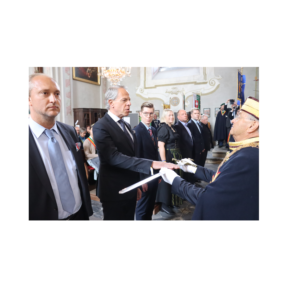 Legastsfest 10 Jahre Legat Patria Lipizzanae Styriae, Vorprogramm in Piber, Agappe in Köflach, Festzug zur Kirche, Fest in der Kirche, Essen beim Windl, Überreichung der Skulptur von Elisabeth Raunig an Karl von Hanbsburg, Ausklang