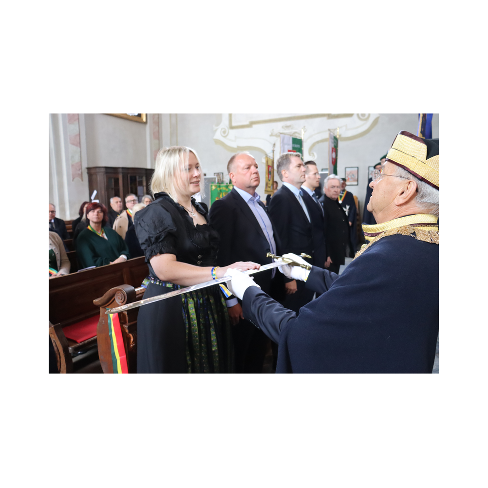 Legastsfest 10 Jahre Legat Patria Lipizzanae Styriae, Vorprogramm in Piber, Agappe in Köflach, Festzug zur Kirche, Fest in der Kirche, Essen beim Windl, Überreichung der Skulptur von Elisabeth Raunig an Karl von Hanbsburg, Ausklang