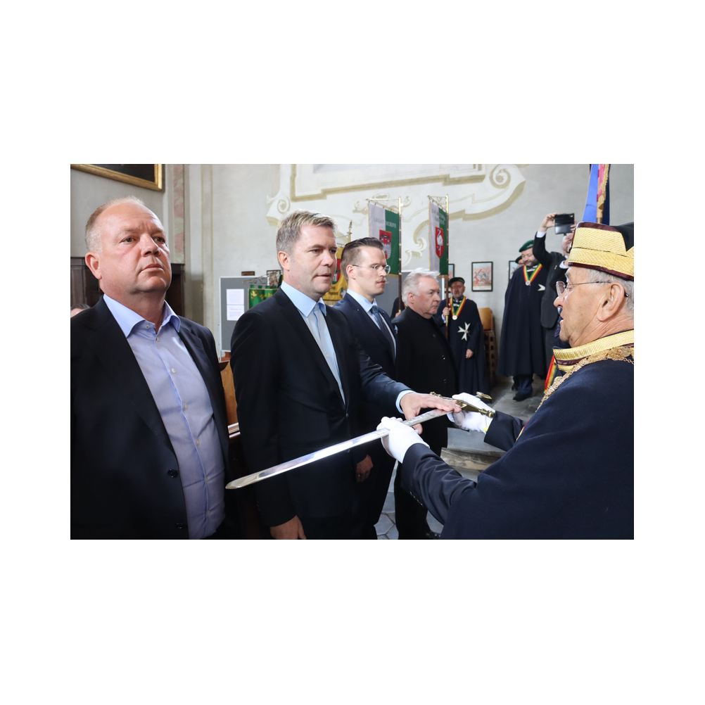 Legastsfest 10 Jahre Legat Patria Lipizzanae Styriae, Vorprogramm in Piber, Agappe in Köflach, Festzug zur Kirche, Fest in der Kirche, Essen beim Windl, Überreichung der Skulptur von Elisabeth Raunig an Karl von Hanbsburg, Ausklang