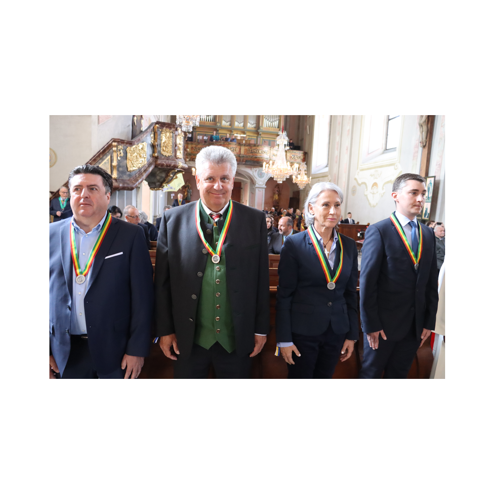 Legastsfest 10 Jahre Legat Patria Lipizzanae Styriae, Vorprogramm in Piber, Agappe in Köflach, Festzug zur Kirche, Fest in der Kirche, Essen beim Windl, Überreichung der Skulptur von Elisabeth Raunig an Karl von Hanbsburg, Ausklang