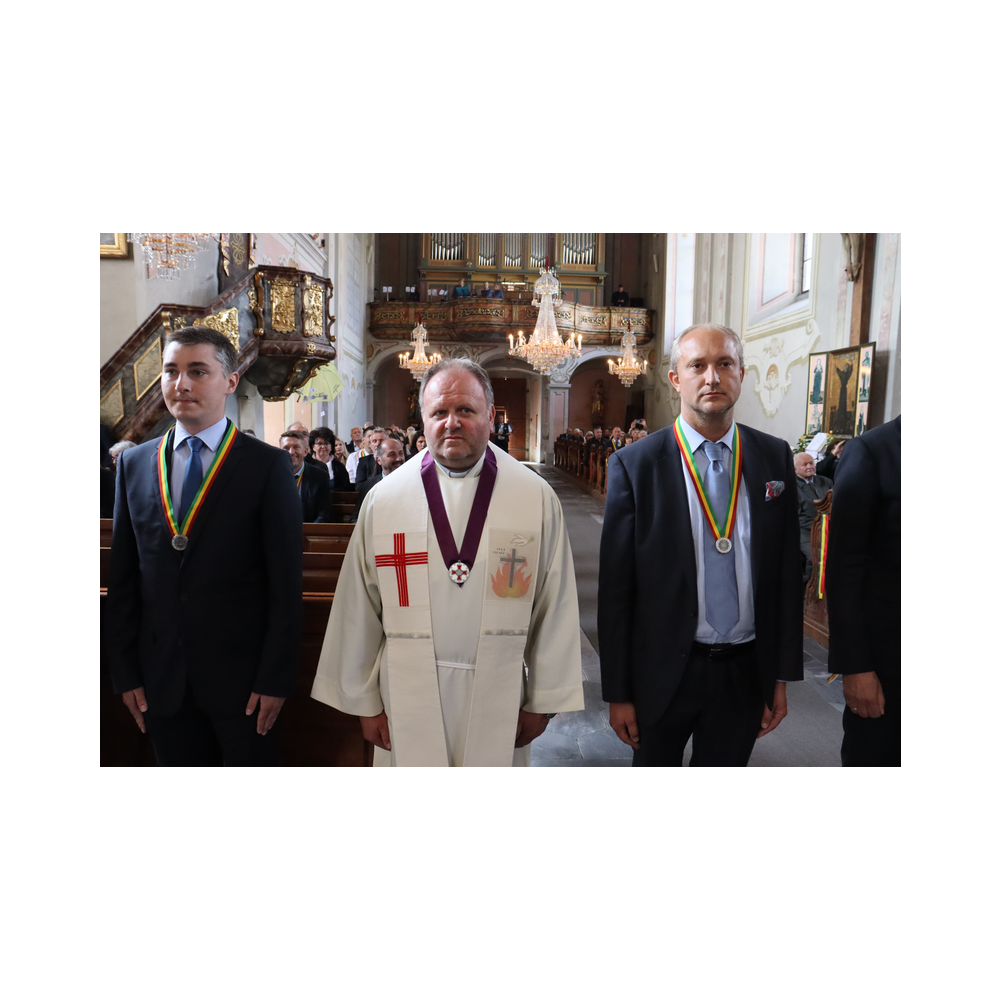Legastsfest 10 Jahre Legat Patria Lipizzanae Styriae, Vorprogramm in Piber, Agappe in Köflach, Festzug zur Kirche, Fest in der Kirche, Essen beim Windl, Überreichung der Skulptur von Elisabeth Raunig an Karl von Hanbsburg, Ausklang