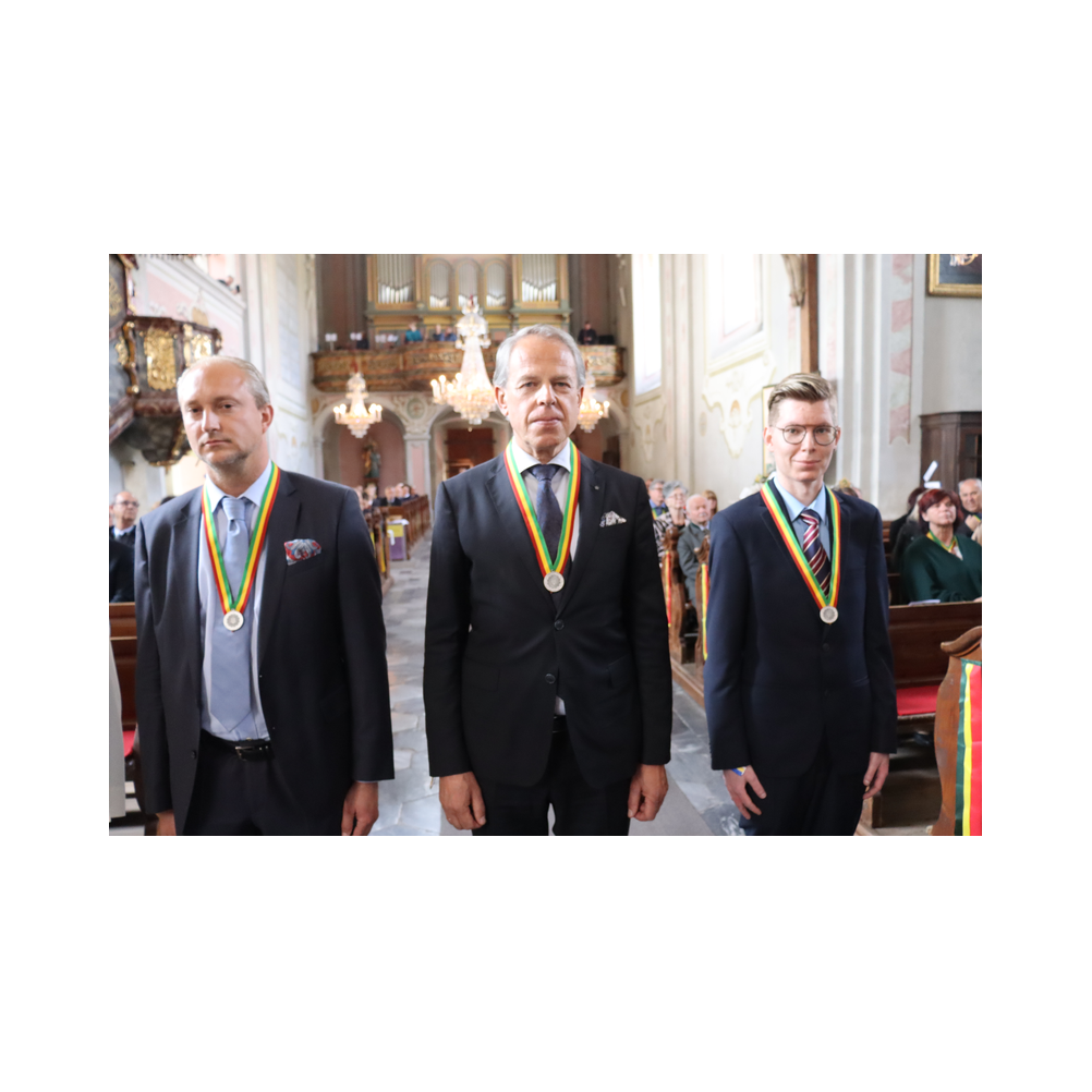 Legastsfest 10 Jahre Legat Patria Lipizzanae Styriae, Vorprogramm in Piber, Agappe in Köflach, Festzug zur Kirche, Fest in der Kirche, Essen beim Windl, Überreichung der Skulptur von Elisabeth Raunig an Karl von Hanbsburg, Ausklang