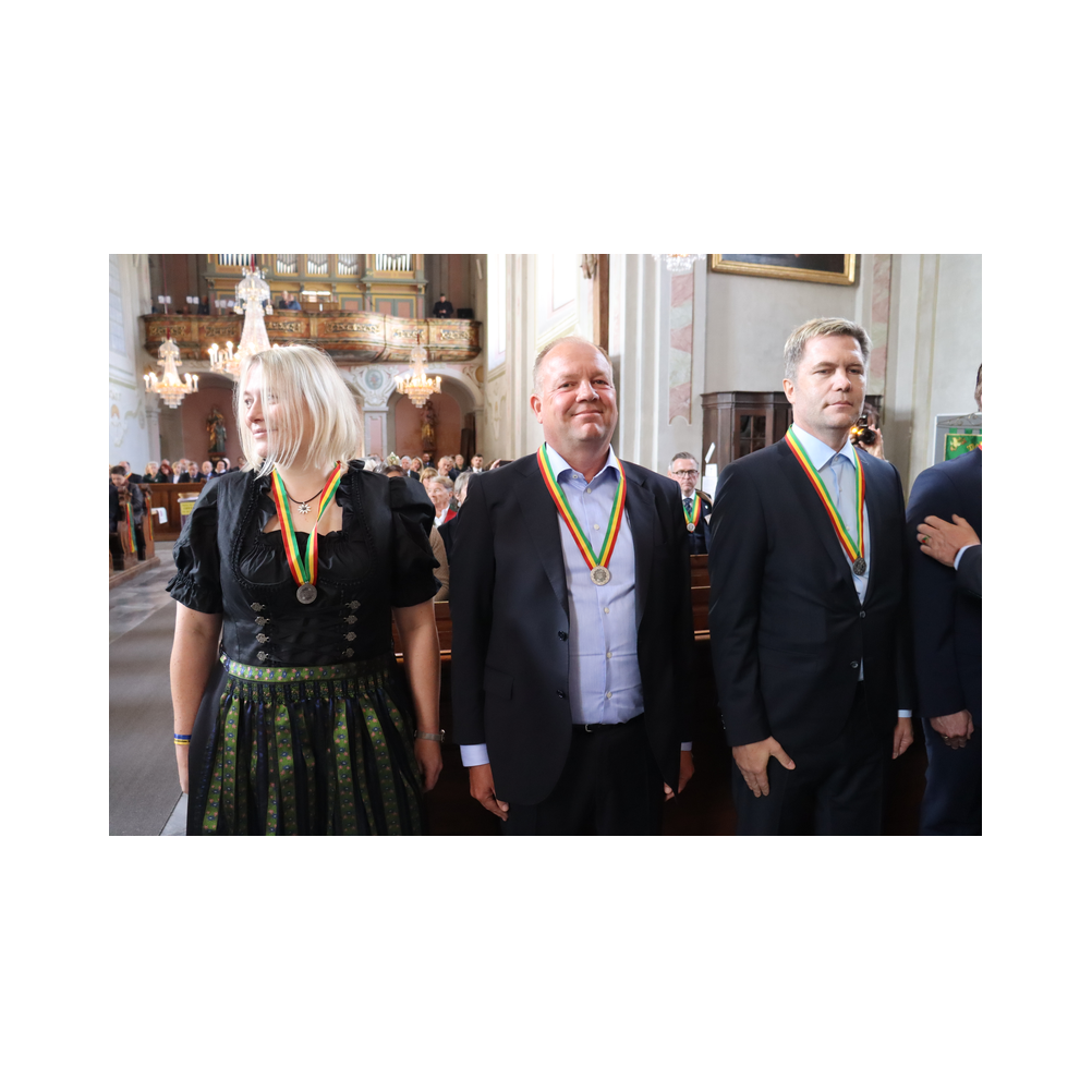 Legastsfest 10 Jahre Legat Patria Lipizzanae Styriae, Vorprogramm in Piber, Agappe in Köflach, Festzug zur Kirche, Fest in der Kirche, Essen beim Windl, Überreichung der Skulptur von Elisabeth Raunig an Karl von Hanbsburg, Ausklang