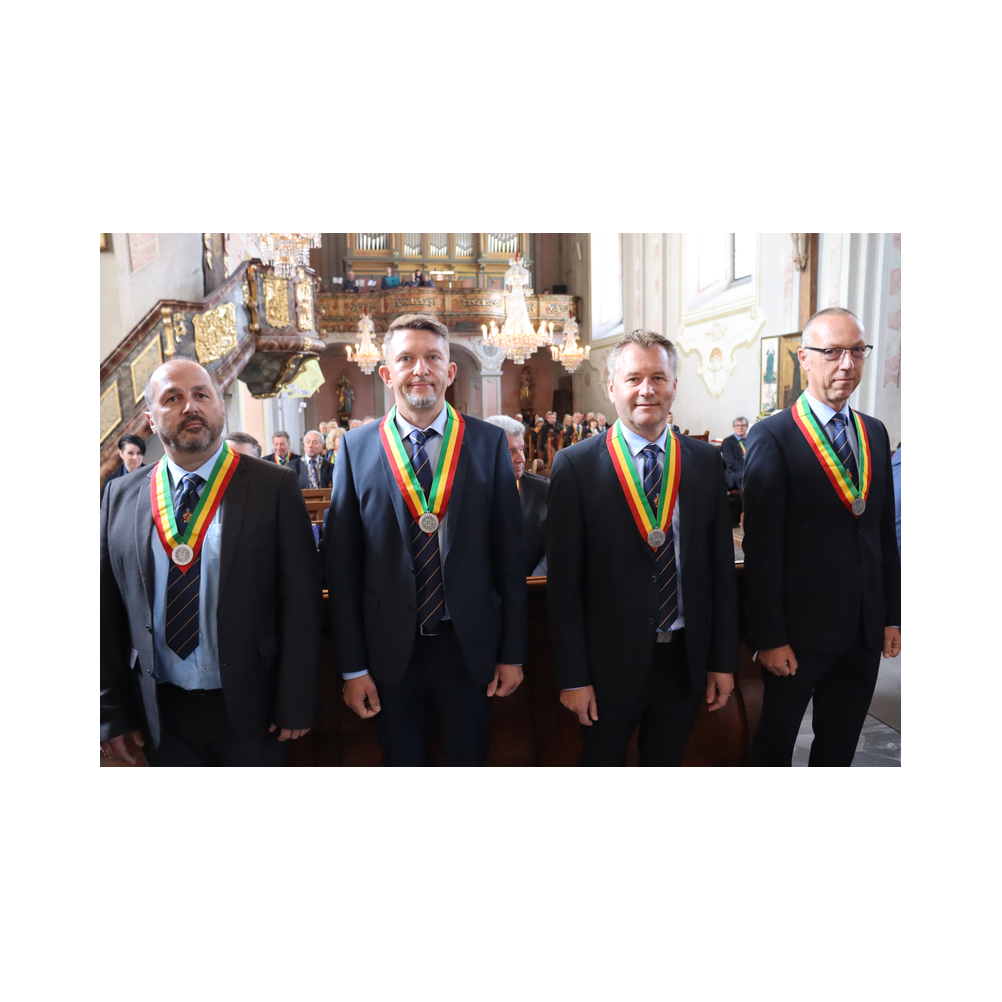 Legastsfest 10 Jahre Legat Patria Lipizzanae Styriae, Vorprogramm in Piber, Agappe in Köflach, Festzug zur Kirche, Fest in der Kirche, Essen beim Windl, Überreichung der Skulptur von Elisabeth Raunig an Karl von Hanbsburg, Ausklang