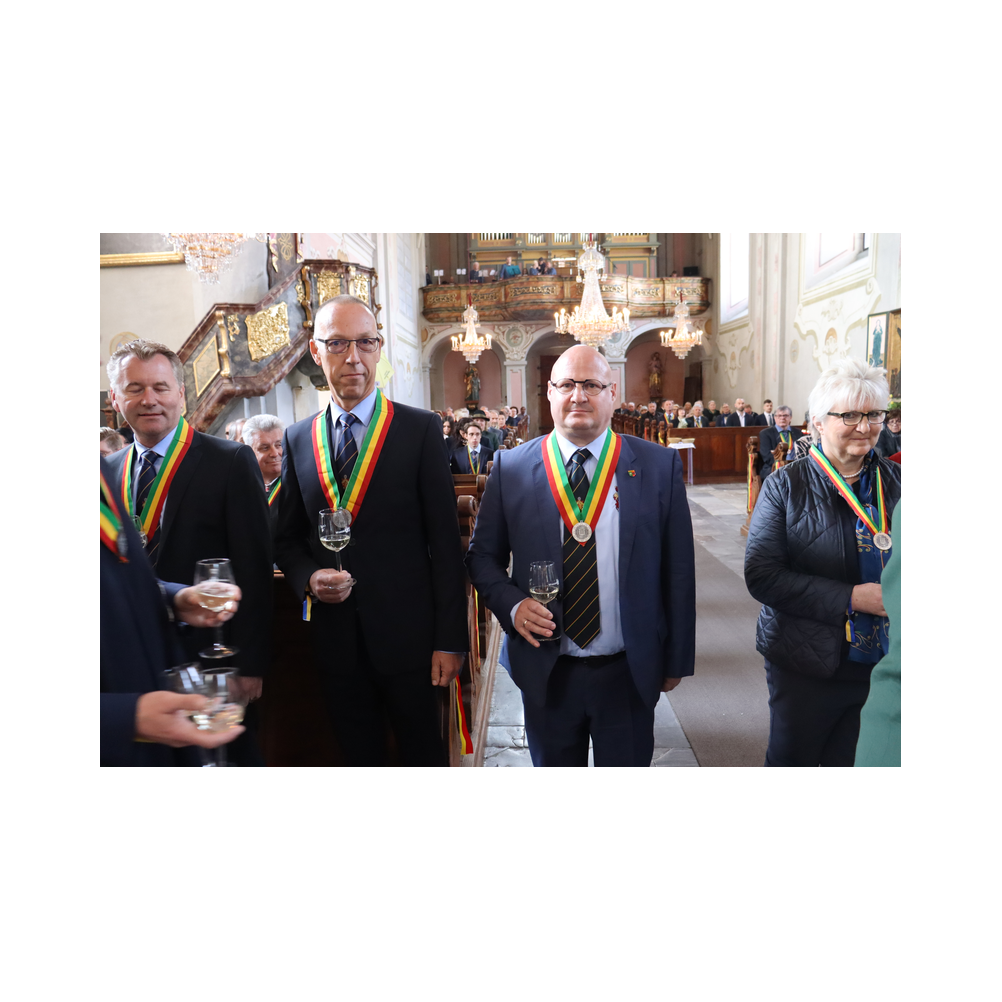 Legastsfest 10 Jahre Legat Patria Lipizzanae Styriae, Vorprogramm in Piber, Agappe in Köflach, Festzug zur Kirche, Fest in der Kirche, Essen beim Windl, Überreichung der Skulptur von Elisabeth Raunig an Karl von Hanbsburg, Ausklang