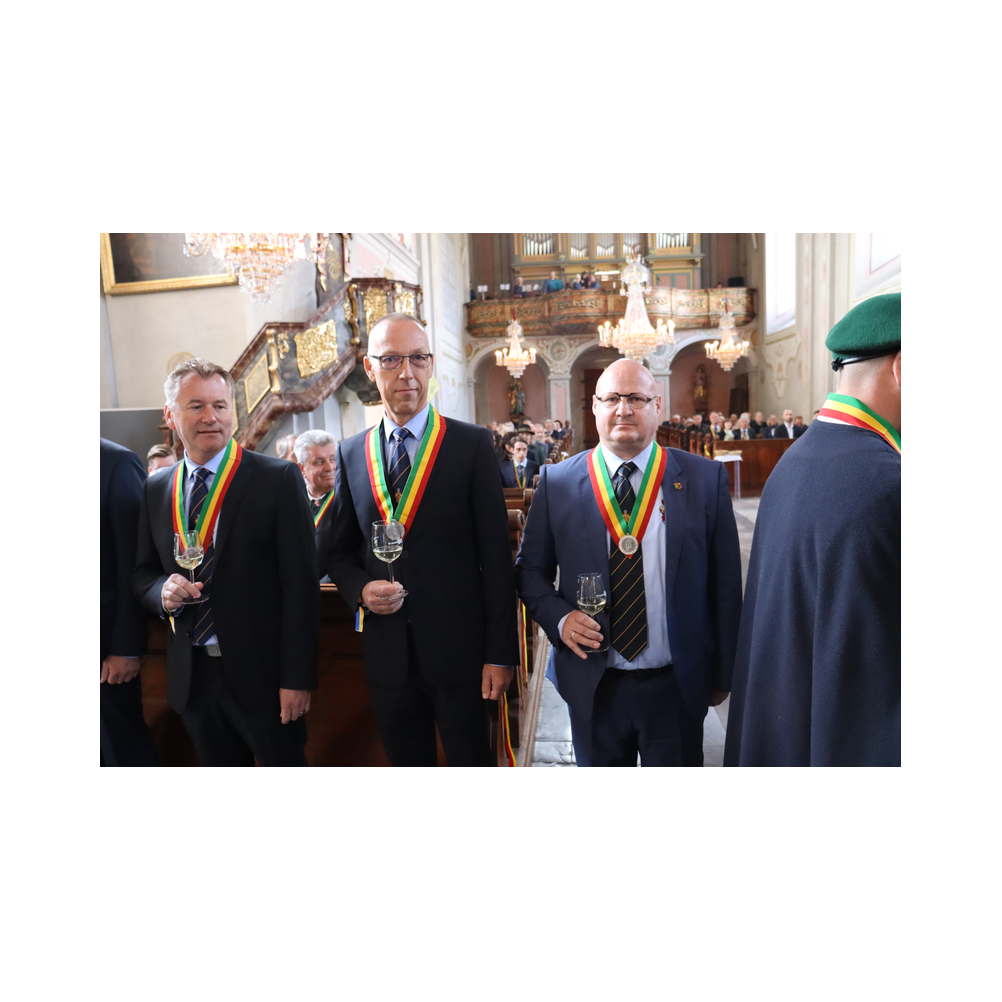 Legastsfest 10 Jahre Legat Patria Lipizzanae Styriae, Vorprogramm in Piber, Agappe in Köflach, Festzug zur Kirche, Fest in der Kirche, Essen beim Windl, Überreichung der Skulptur von Elisabeth Raunig an Karl von Hanbsburg, Ausklang