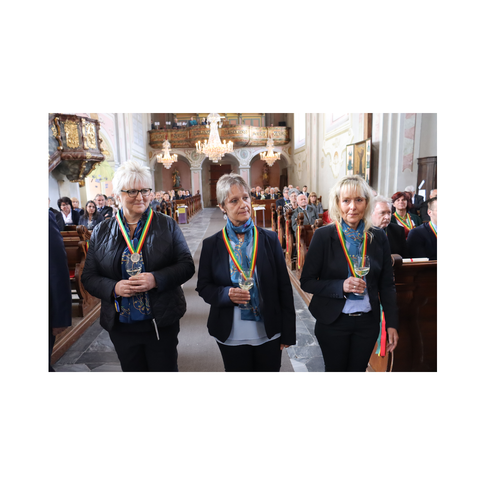 Legastsfest 10 Jahre Legat Patria Lipizzanae Styriae, Vorprogramm in Piber, Agappe in Köflach, Festzug zur Kirche, Fest in der Kirche, Essen beim Windl, Überreichung der Skulptur von Elisabeth Raunig an Karl von Hanbsburg, Ausklang