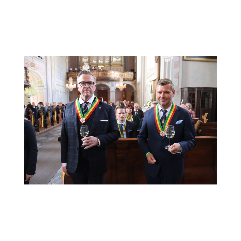 Legastsfest 10 Jahre Legat Patria Lipizzanae Styriae, Vorprogramm in Piber, Agappe in Köflach, Festzug zur Kirche, Fest in der Kirche, Essen beim Windl, Überreichung der Skulptur von Elisabeth Raunig an Karl von Hanbsburg, Ausklang