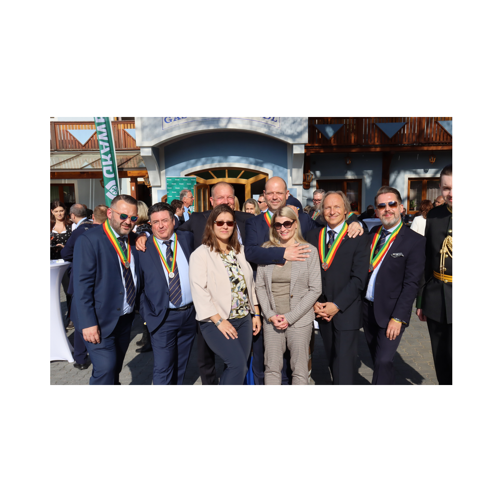 Legastsfest 10 Jahre Legat Patria Lipizzanae Styriae, Vorprogramm in Piber, Agappe in Köflach, Festzug zur Kirche, Fest in der Kirche, Essen beim Windl, Überreichung der Skulptur von Elisabeth Raunig an Karl von Hanbsburg, Ausklang