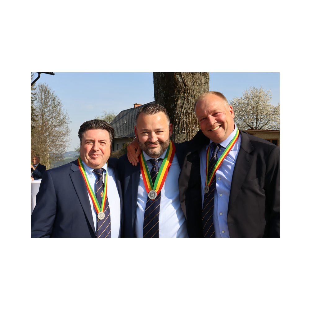 Legastsfest 10 Jahre Legat Patria Lipizzanae Styriae, Vorprogramm in Piber, Agappe in Köflach, Festzug zur Kirche, Fest in der Kirche, Essen beim Windl, Überreichung der Skulptur von Elisabeth Raunig an Karl von Hanbsburg, Ausklang