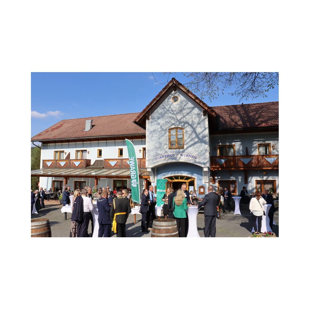 Legastsfest 10 Jahre Legat Patria Lipizzanae Styriae, Vorprogramm in Piber, Agappe in Köflach, Festzug zur Kirche, Fest in der Kirche, Essen beim Windl, Überreichung der Skulptur von Elisabeth Raunig an Karl von Hanbsburg, Ausklang