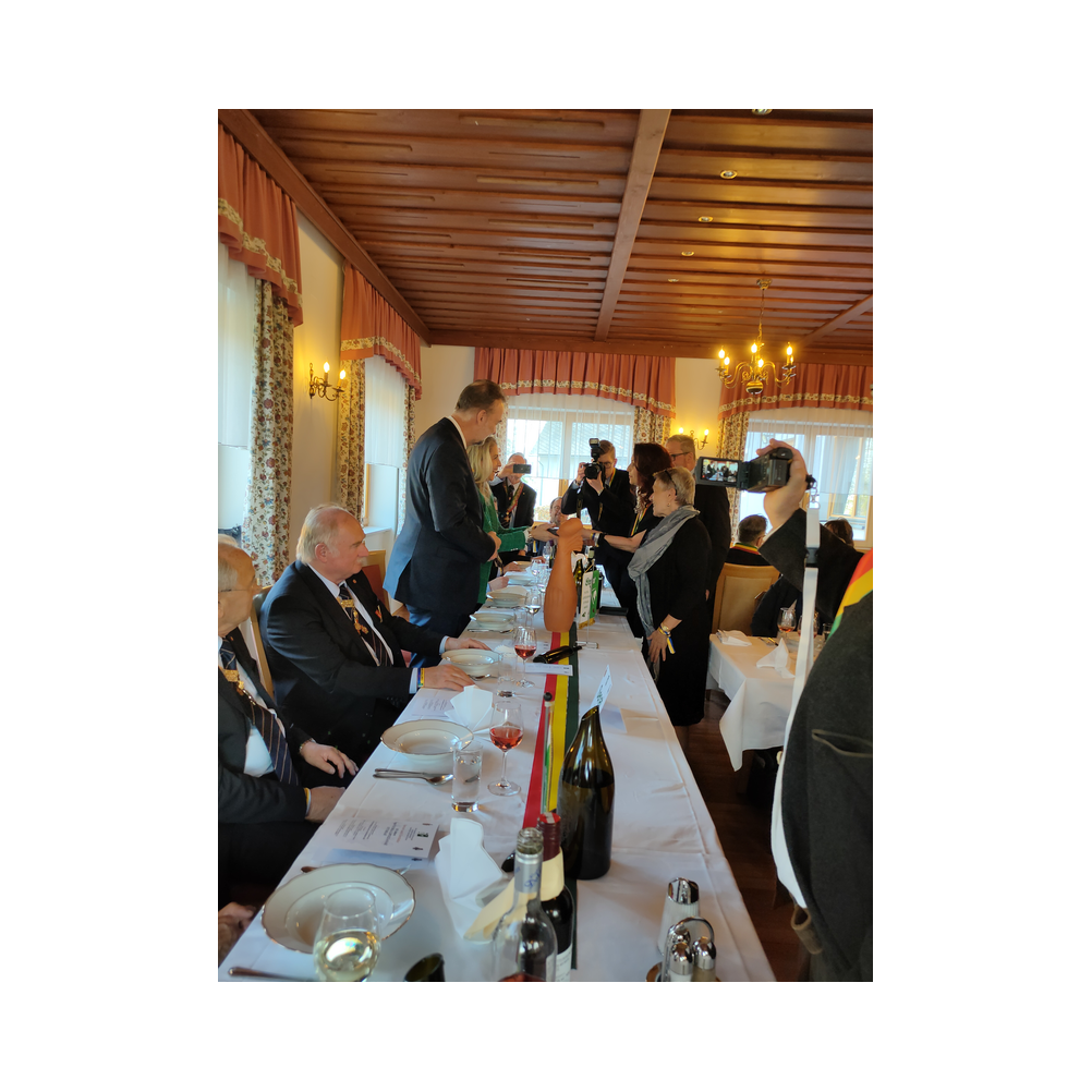 Legastsfest 10 Jahre Legat Patria Lipizzanae Styriae, Vorprogramm in Piber, Agappe in Köflach, Festzug zur Kirche, Fest in der Kirche, Essen beim Windl, Überreichung der Skulptur von Elisabeth Raunig an Karl von Hanbsburg, Ausklang