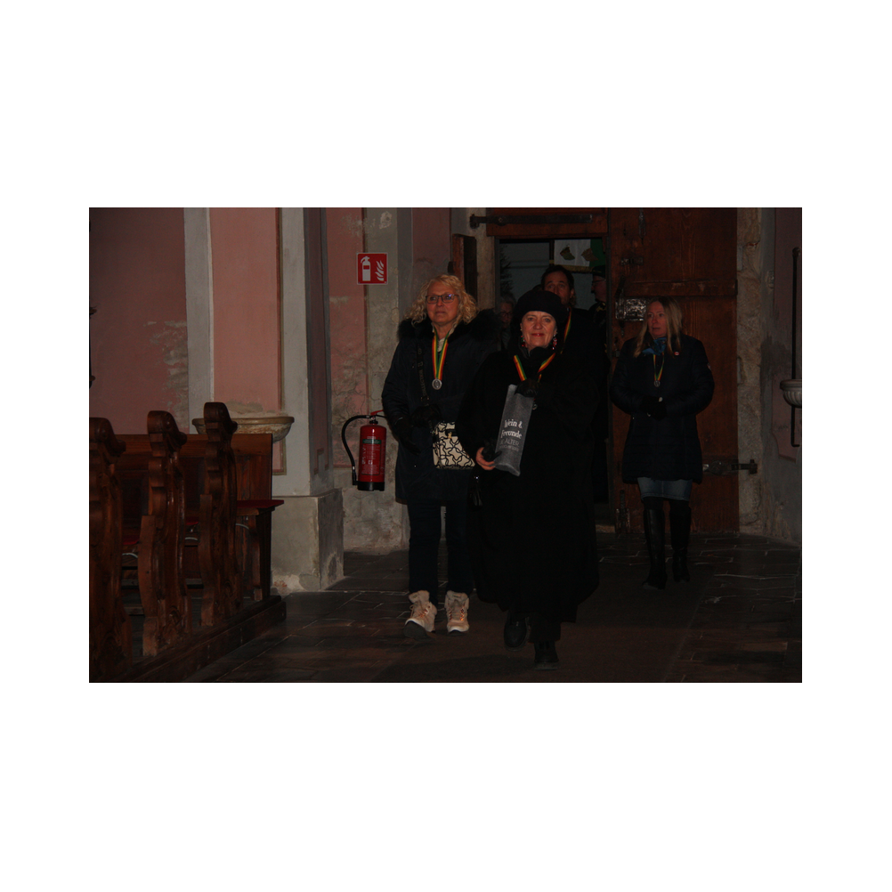 Weinsegnung in der Stadtpfarrkirche Köflach, im Dezember 2024. Segnung in der Kirche, Agappe und Ausklang