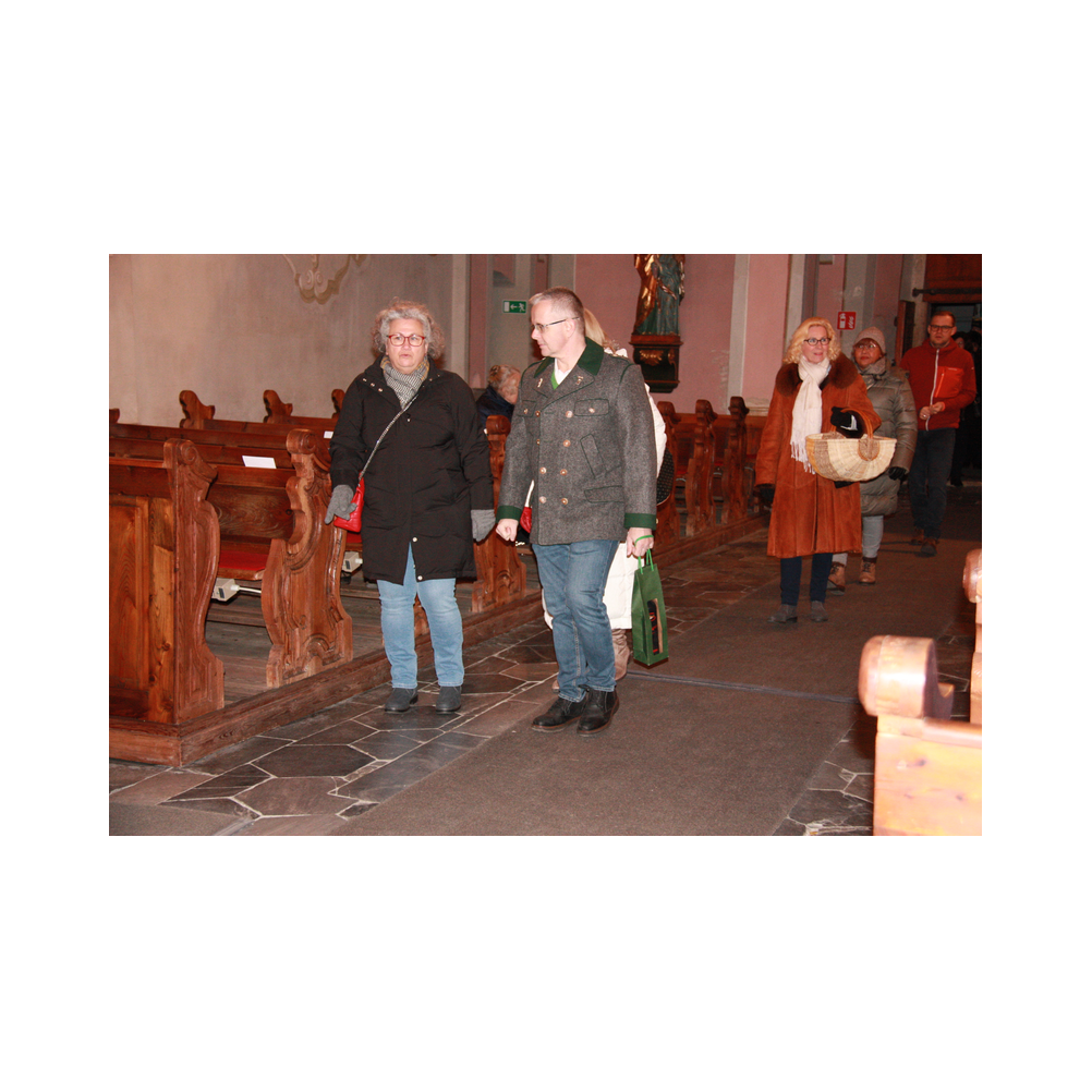 Weinsegnung in der Stadtpfarrkirche Köflach, im Dezember 2024. Segnung in der Kirche, Agappe und Ausklang