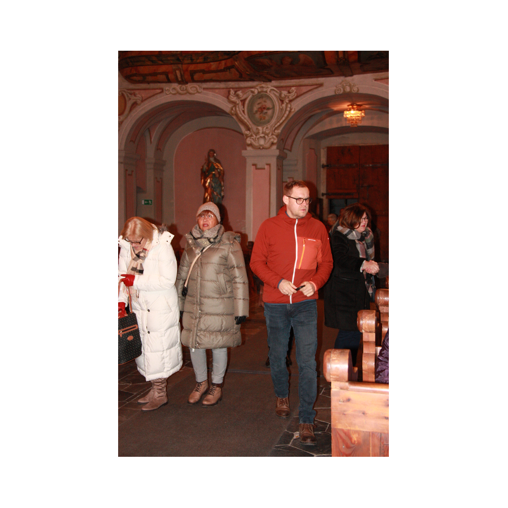 Weinsegnung in der Stadtpfarrkirche Köflach, im Dezember 2024. Segnung in der Kirche, Agappe und Ausklang