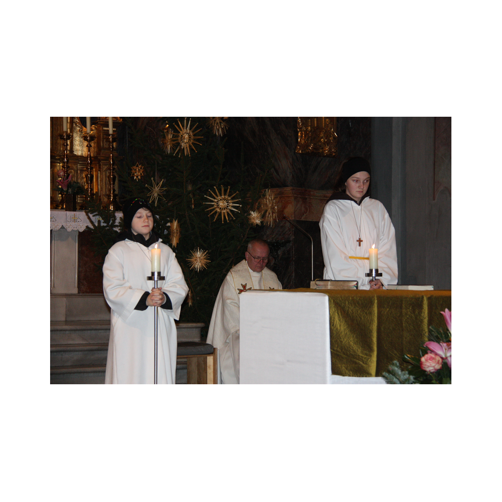 Weinsegnung in der Stadtpfarrkirche Köflach, im Dezember 2024. Segnung in der Kirche, Agappe und Ausklang